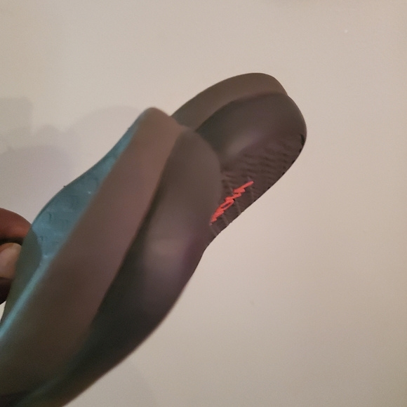 Vionic Sandals - Picture 7 of 9